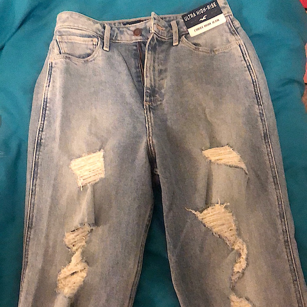 ULTRA HIGH-RISE CURVY MOM JEANS